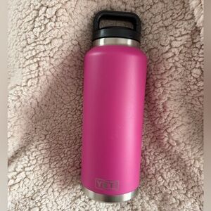 Yeti 46oz rambler with cap